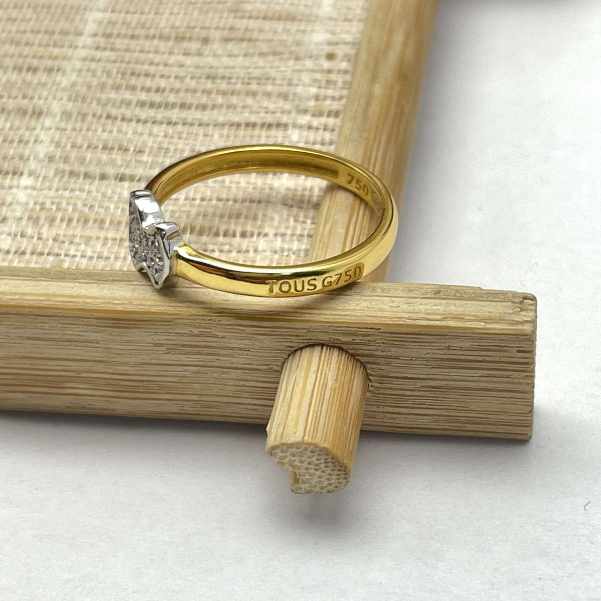 Yellow and White Gen Ring with Bear motif