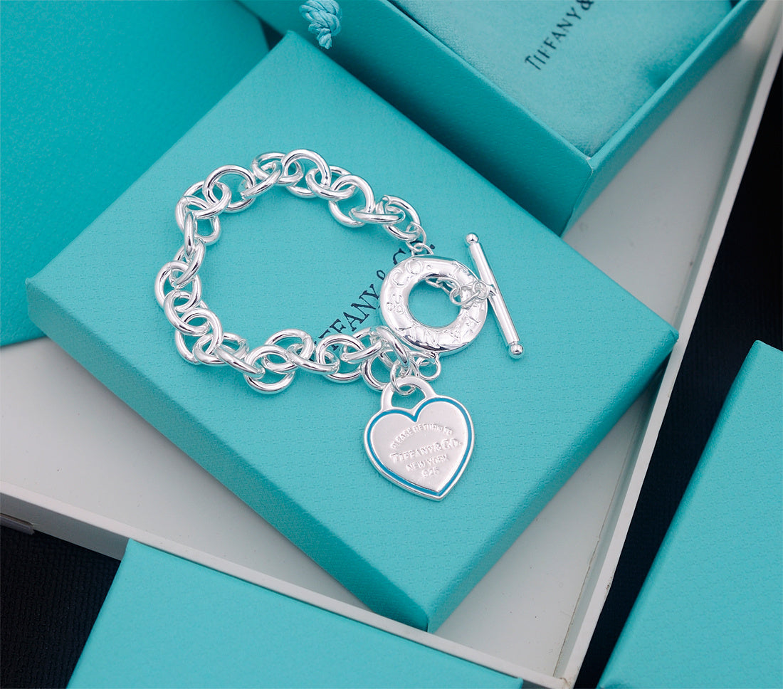 Pulsera con corazón con palanca Return to Tiffany de Tiffany and Co. con marco azul