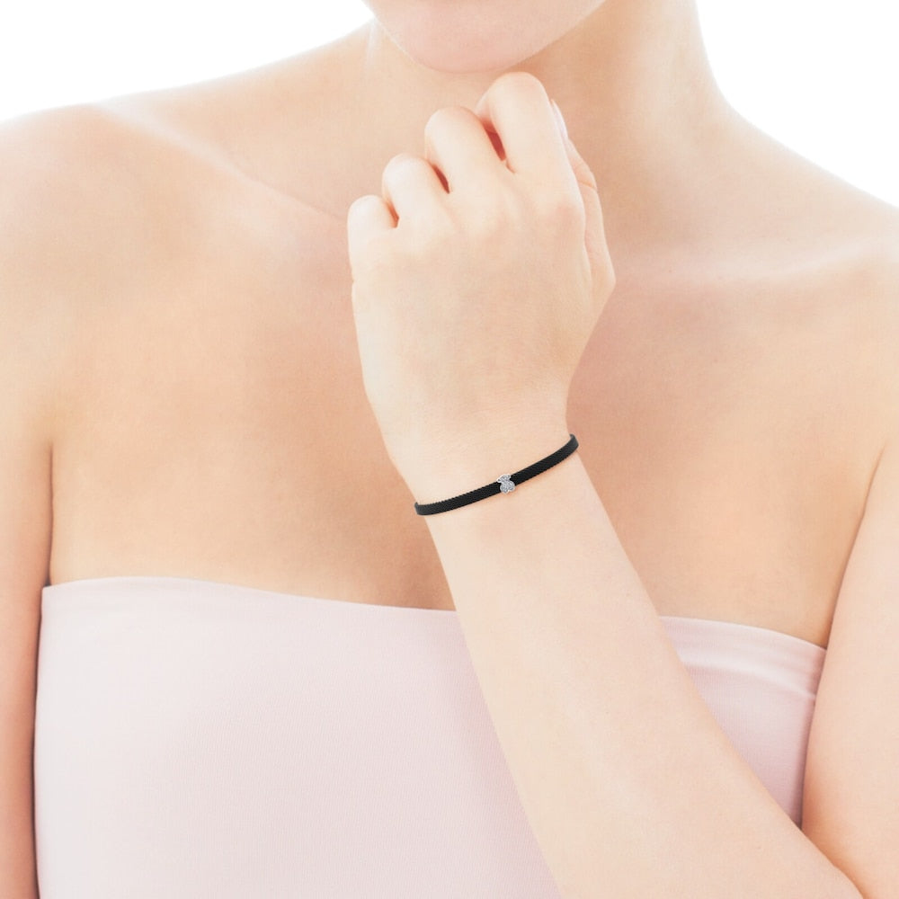 Pulsera de malla con icono dorado de TPU blanca y acero con motivo de oso de diamantes