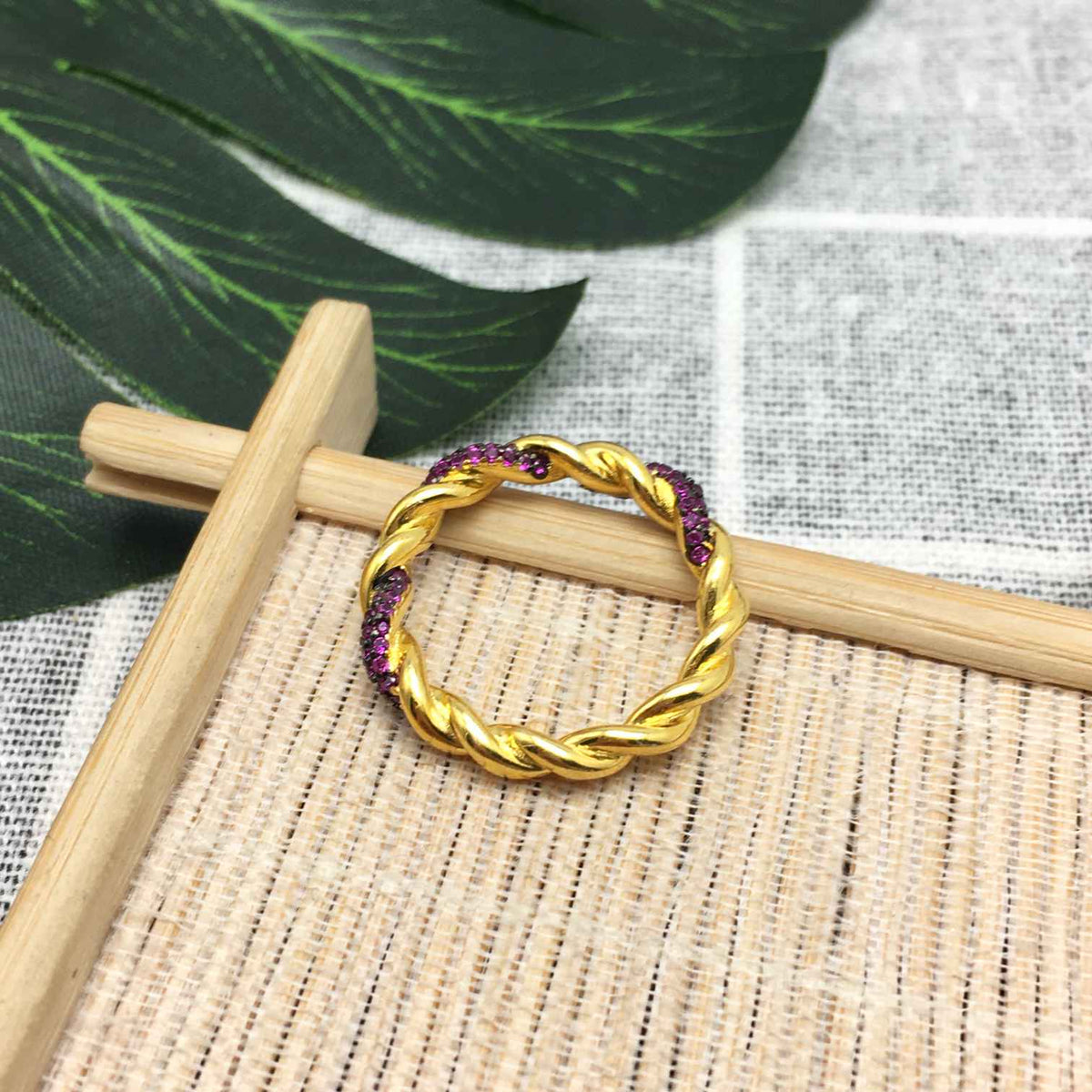 Twisted Ring with blue sapphire