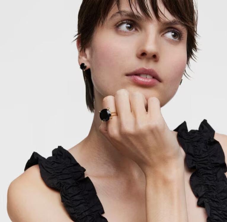 Ring with  plating over silver and onyx Cachito Mío