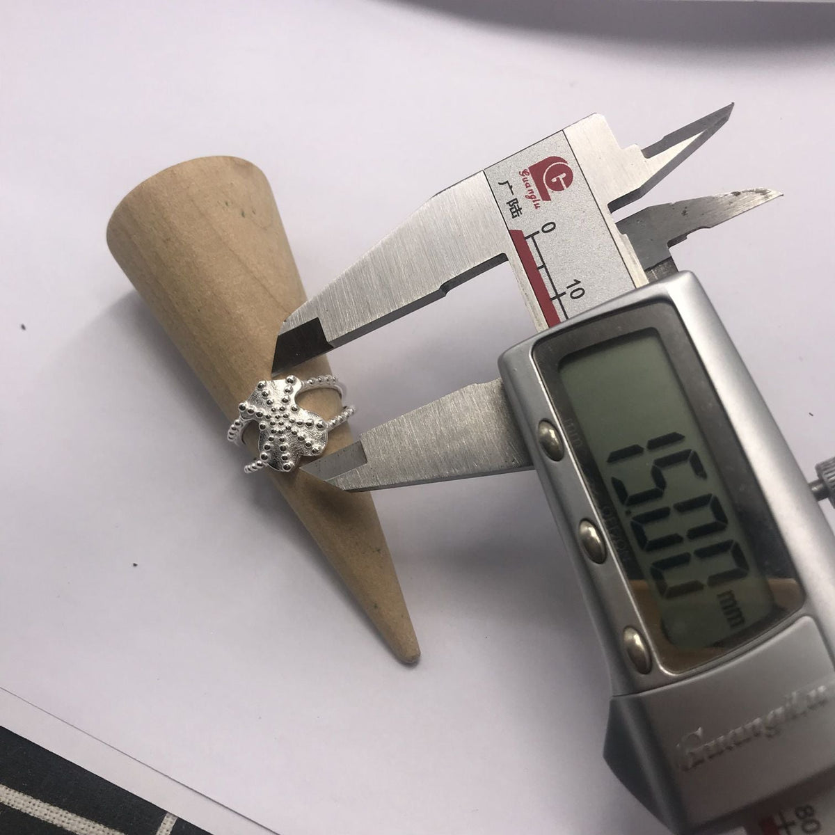 Large silver Ring with bear motif  Grain