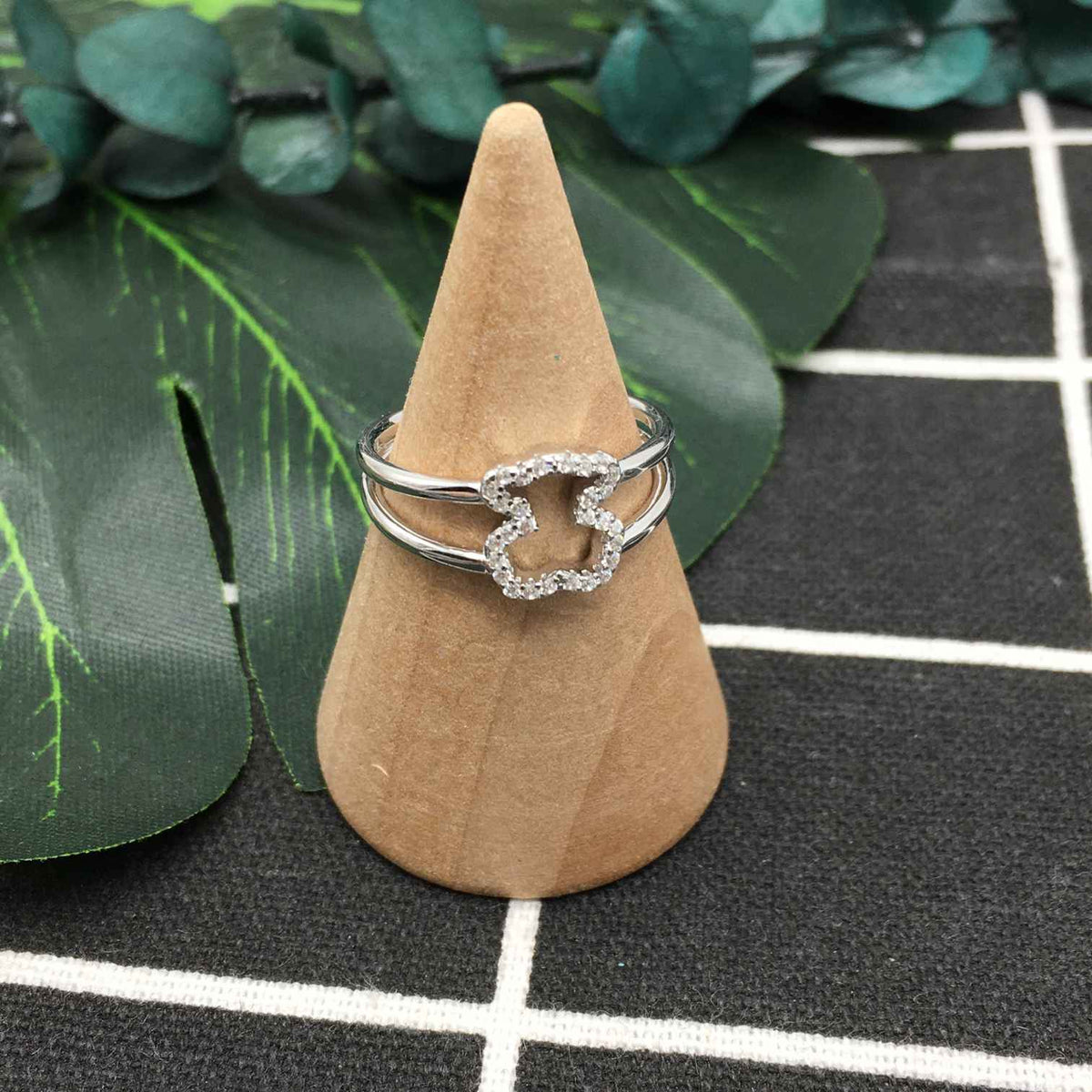 White  Silueta Ring