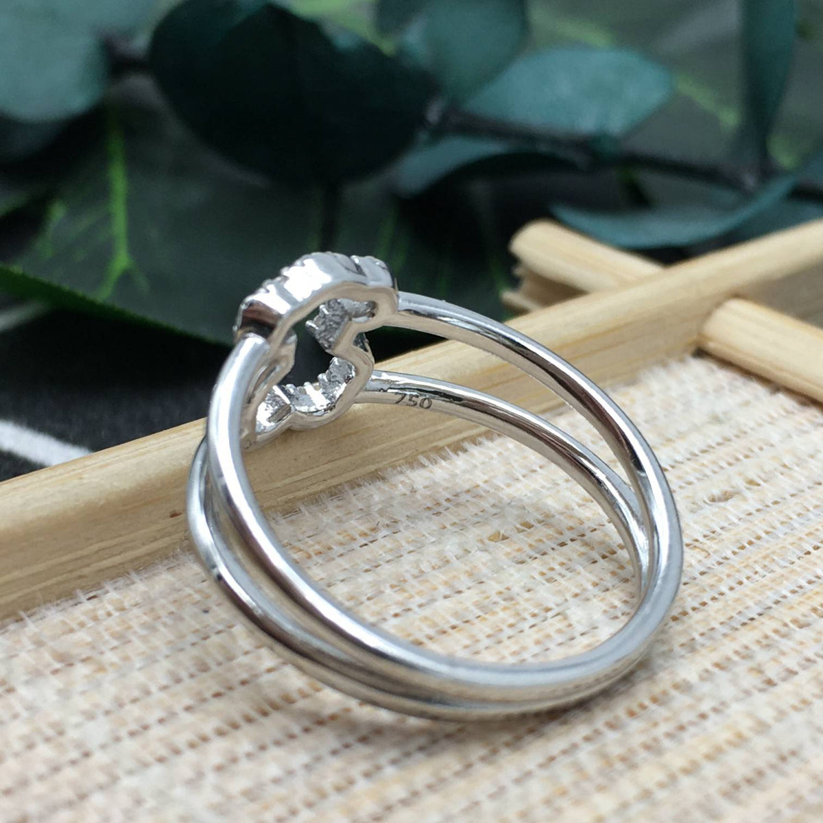 White  Silueta Ring