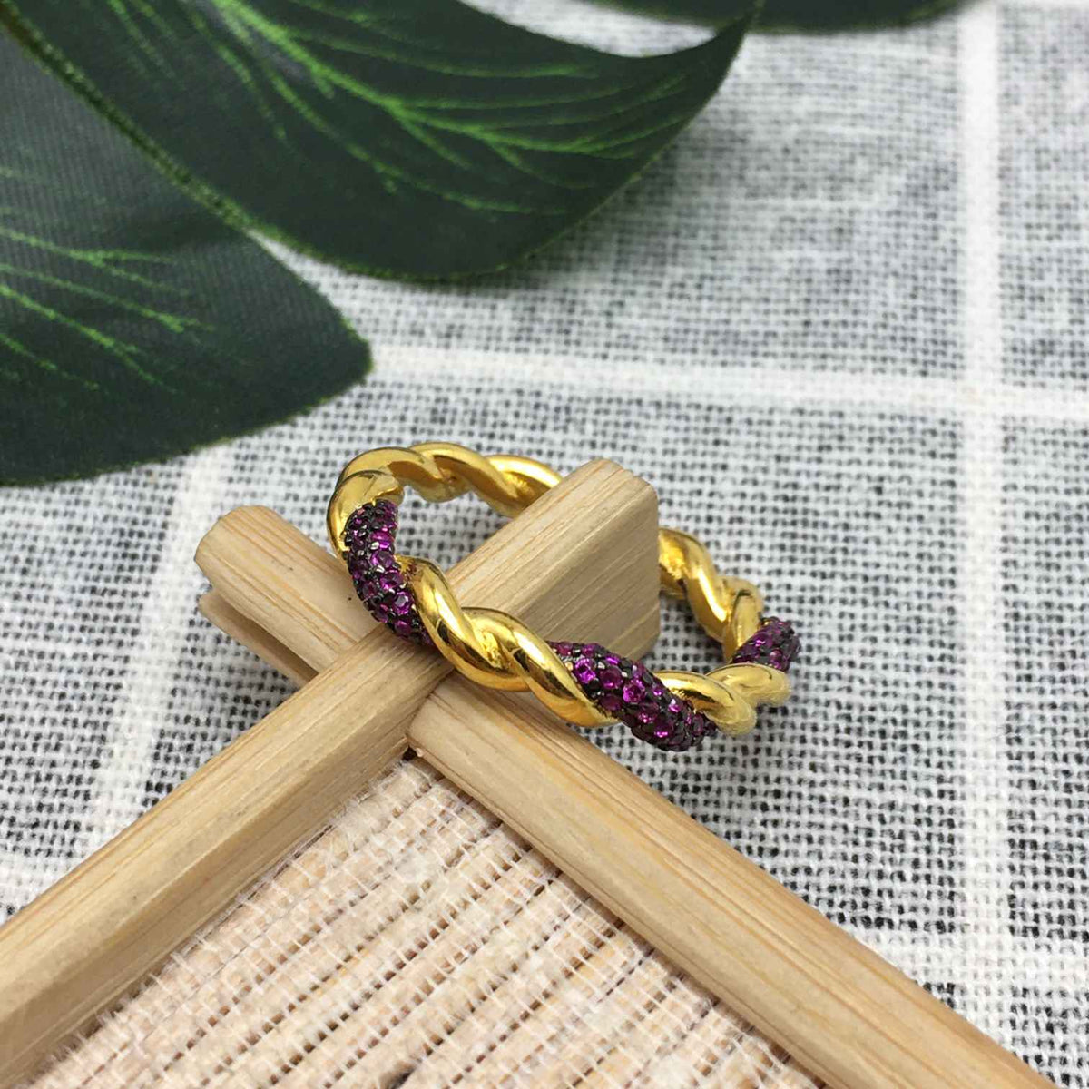 Twisted Ring with pink sapphire