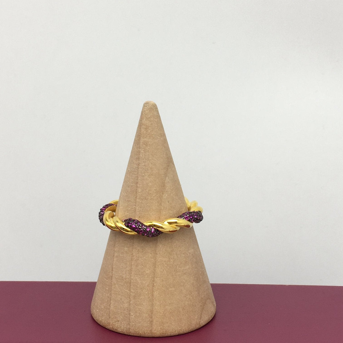 Twisted Ring with blue sapphire