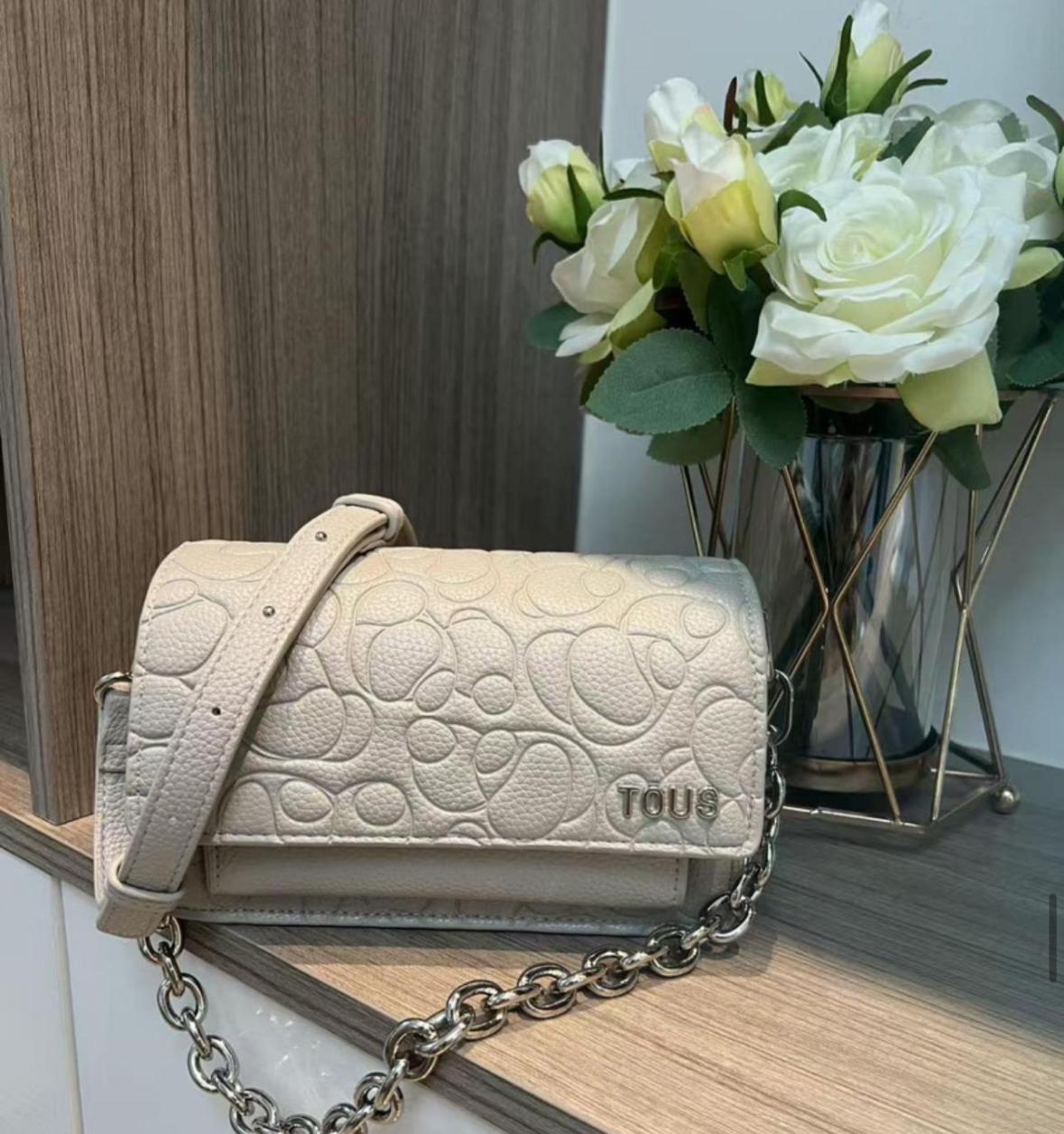 3 bolsos Tous rebajados, negros y marrones: 2 bolsos negros y 1 bolso beige