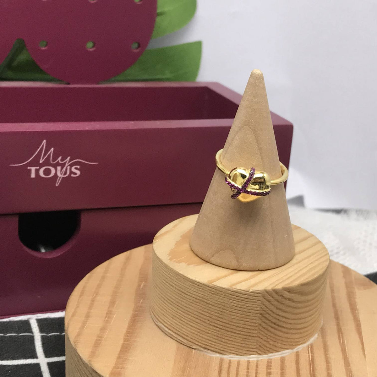 Medium  gold-plated silver heart Ring with gemstones