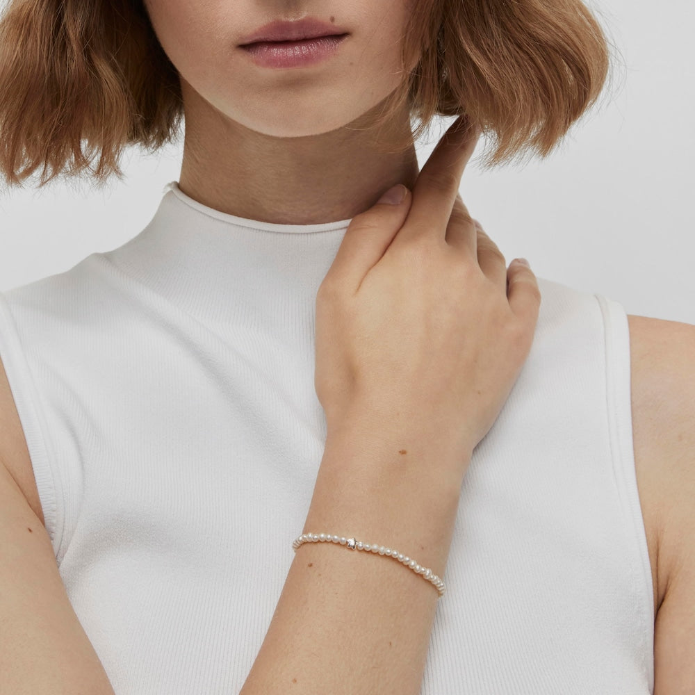 Pulsera elástica de motivo atrevido con perlas cultivadas y motivos florales en plata |