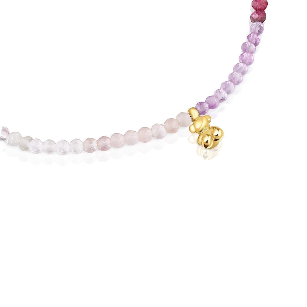 Pulsera elástica de plata con baño de oro de 18kt, gemas rosas y un atrevido oso